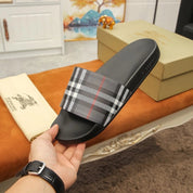 Burberry flippers black- beige