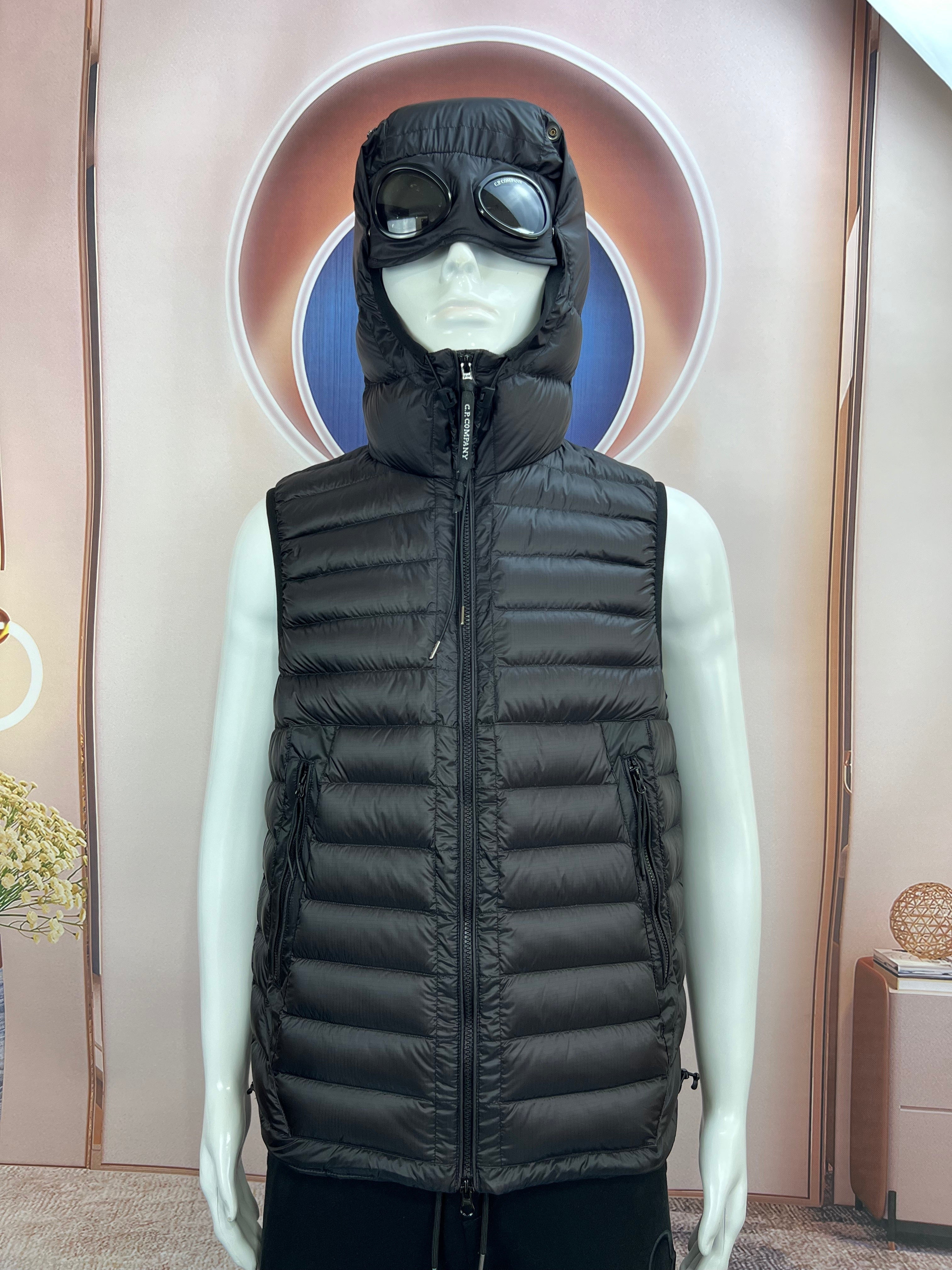 CP ComPany Google hooded gilet