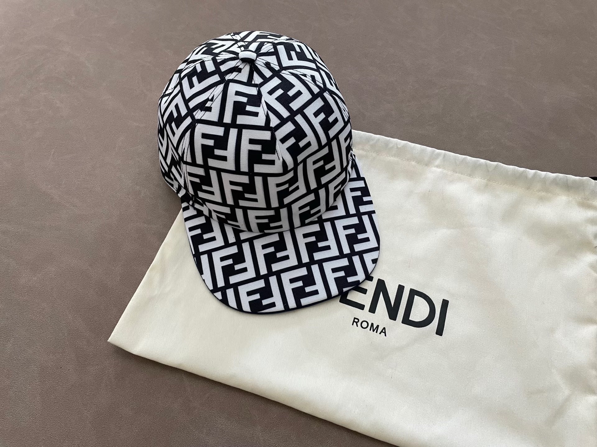 Fendi hat black and white