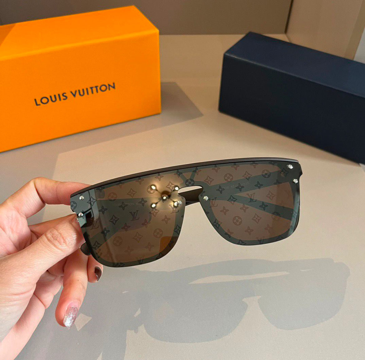 LV sunglasses black with box