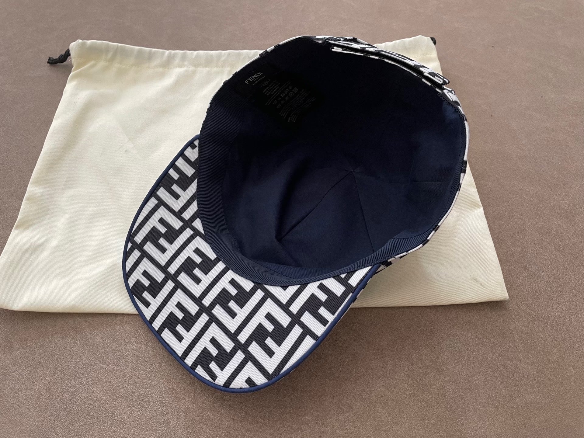 Fendi hat black and white