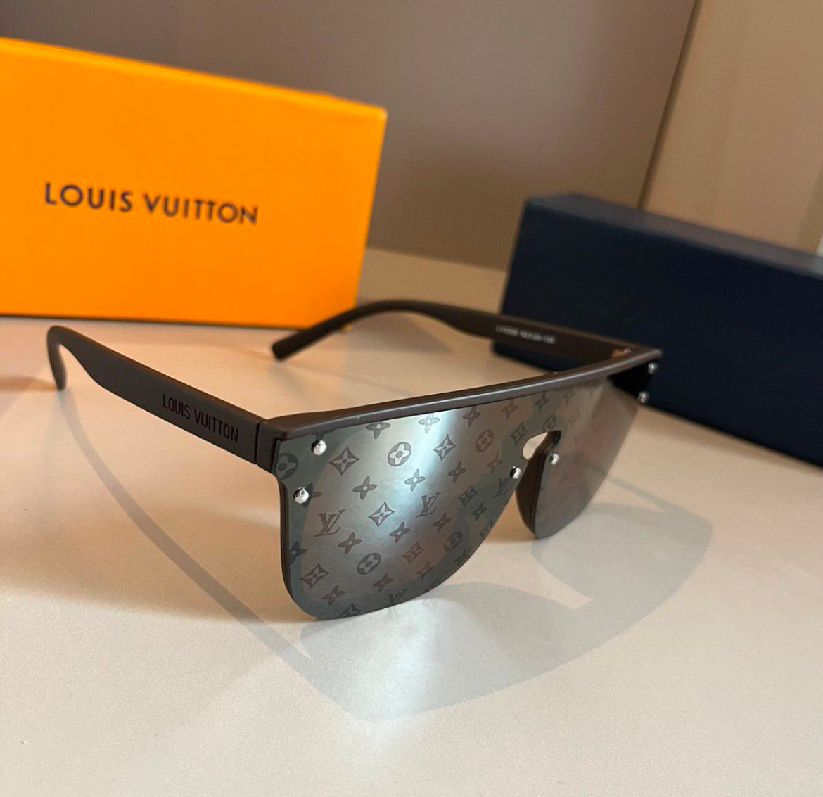 LV sunglasses black with box