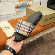 Burberry flippers black- beige